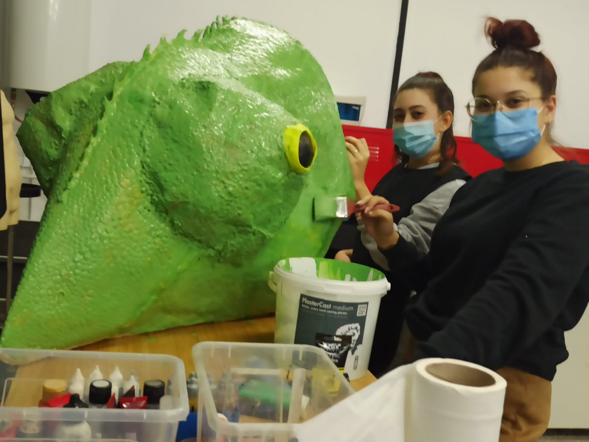 Auroraontheroof's tweet photo. El alumnado del #ColectivoElIntruso sigue avanzando en el #GranCamaleón, un gran proyecto de #ArteRobótica del #IESJesusMarin #Malakabot @granabot @caurabot https://t.co/UUriCiJT5G