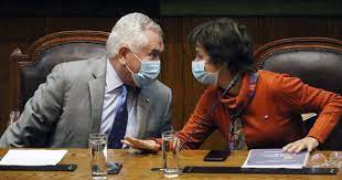 ElDeBarbaBlanca's tweet photo. #ContigChv    LA DEL "PICAO"  
Helga Balich Seremi de Salud, obedeciendo órdenes de enano Paris, multa a Boric con $ 3,7 mill  por su Covid y producir "contactos contactos estrechos" y no haber declarado a los que le tomaron la muestra  (ninguno se contagió).
MURIO KAST https://t.co/cw9PGAJv7W