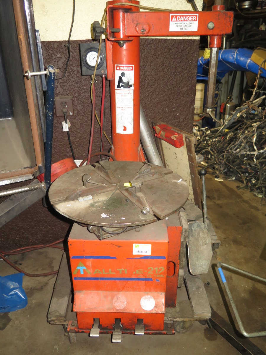 AuctionMasters's tweet image. Auto Repair Shop - all must go! Visit the live sale here: bid.auctionmasters.com/ui/auctions/73…