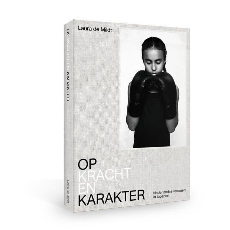 Here’s To strong women. May we know them. May we be them. May we raise them. “Op Kracht & Karakter”. Very honoured to be portrayed amongst hundred of these powerful Dutch women in sports🖤🤍 #opkrachtenkarakter #topsport #vrouweninbeeld #portretten #boek #triathlon