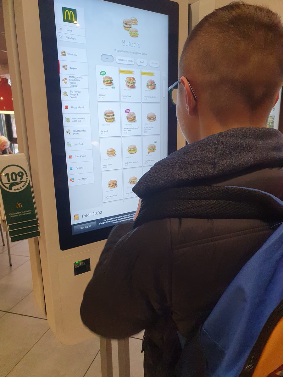 Cantonian_Base's tweet image. Christmas Trip 2021 ⛸️🎄#accessbase #independenceskills #iceskating #winterwonderland