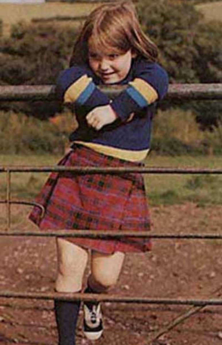 alienbbybbymama's tweet image. Leave me alone I can't stop thinking about this