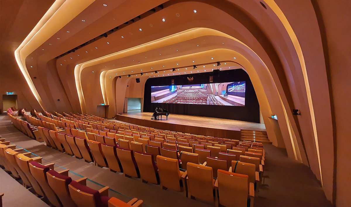 LatamStage's tweet photo. #Alcons instaló un sistema en el auditorio de la Universidad de Parahyangan en Java Occidental. Monitores versátiles VR12 / 90 de 12” + un subwoofer central BF362i mkII doble de 18” alto rendimiento 👉https://t.co/iqdyqiPN7X https://t.co/zEJ1443dl1
#LatamStage #LatamStageNews https://t.co/H42GjFfY04