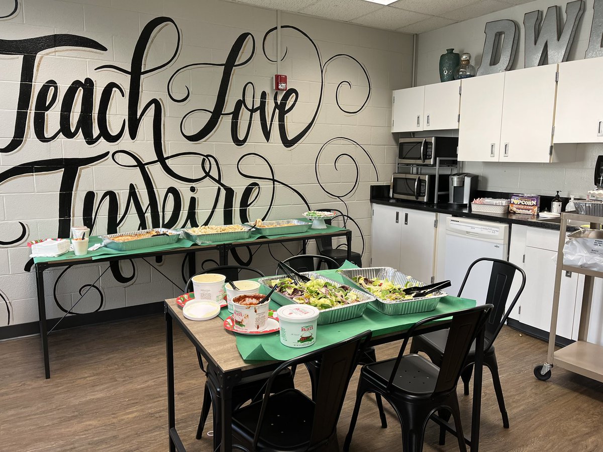 What a yummy lunch today! Thank you Mrs. Davies and Mrs. Peck for catering Italianos. <a href="/HumbleISD_DWE/">Deerwood Elementary</a> #bethelight