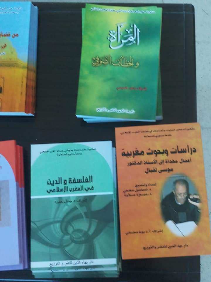 FshsUniv's tweet photo. 🔴#كلية العلوم الاجتماعية والإنسانية تستفيد من مؤلفات ومراجع  متنوعة على شكل هبة مهداة الى مكتبة الكلية l https://t.co/oVZXgNOy0n