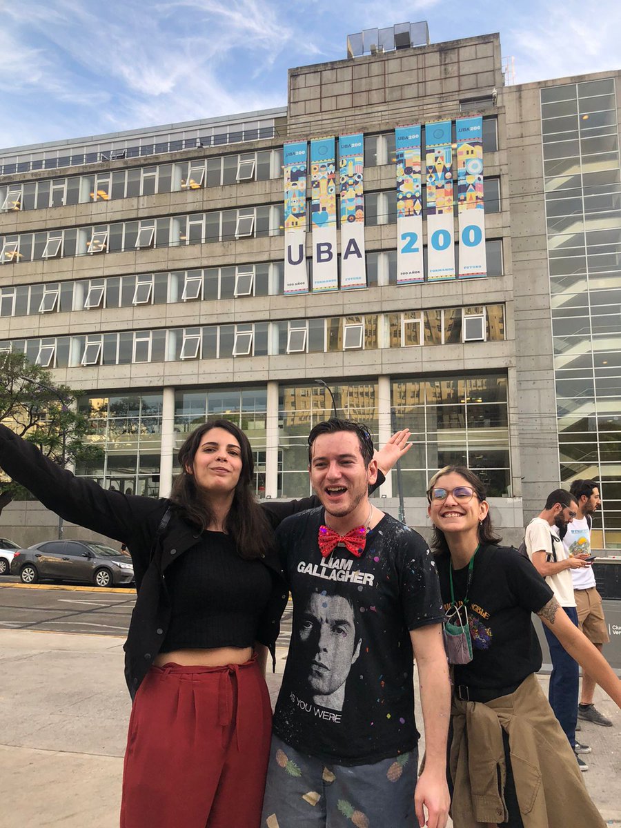 HEconomicas's tweet photo. De todo lo que podemos celebrar este año celebramos la recibida del mejor de todxs. Saluden al nuevo economista @inhalerrr . Queda conformado el mejor equipo económico de los últimos 2021 años. https://t.co/rilVu5HwPG