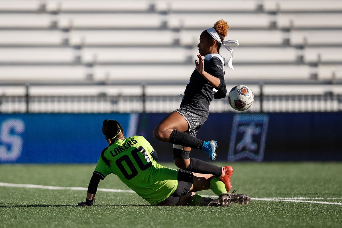 GVSUsoccer's tweet photo. Kendall appreciation post! 

The freshman stopped a breakaway with the 🏆 on the line 🔒⚽️🚫 https://t.co/NsoMURzSey
