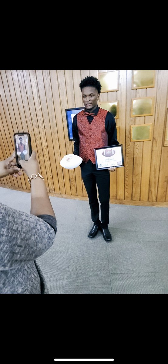 Blessed to be class 2A Offensive player of the year🤞🏽❤️🐗! #WPS <a href="/CoachJames44/">Coach James</a> <a href="/ClarendonFB/">Clarendon High School Football</a> <a href="/samspiegs/">Sam Spiegelman</a> <a href="/ArRecruitingGuy/">Richard Davenport</a>