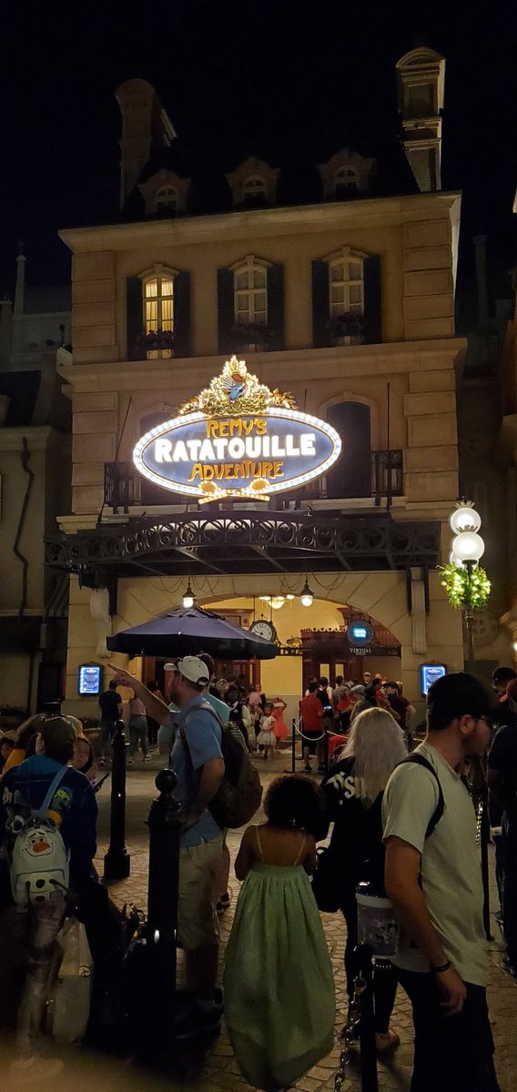 Mazesq06's tweet photo. Ratatouille is a goddamn masterpiece - @TheKeeleyJones @hanwaddingham @Toheeb_Jimoh #TedLasso #samandrebecca #stopyourdithering #cartoonrat https://t.co/aFImEhvepy