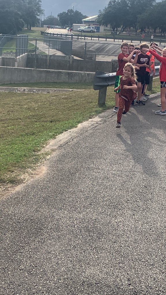 pe_lindsey's tweet image. My heart melted when HLES run club did this for our last runner today! They take the word “TEAM” to the next level! Although most would say running is an individual sport, these Leopards make sure they encourage their teammates until the very end. @amandaschumann @Supt_comalisd