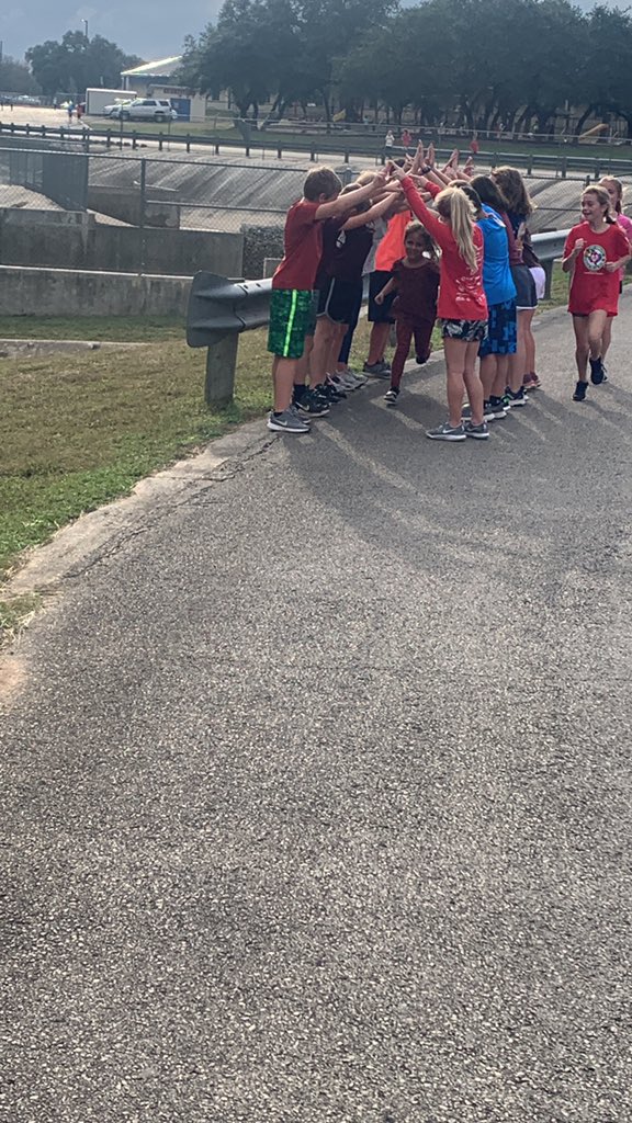 pe_lindsey's tweet image. My heart melted when HLES run club did this for our last runner today! They take the word “TEAM” to the next level! Although most would say running is an individual sport, these Leopards make sure they encourage their teammates until the very end. @amandaschumann @Supt_comalisd