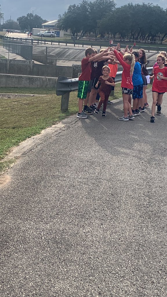 pe_lindsey's tweet image. My heart melted when HLES run club did this for our last runner today! They take the word “TEAM” to the next level! Although most would say running is an individual sport, these Leopards make sure they encourage their teammates until the very end. @amandaschumann @Supt_comalisd
