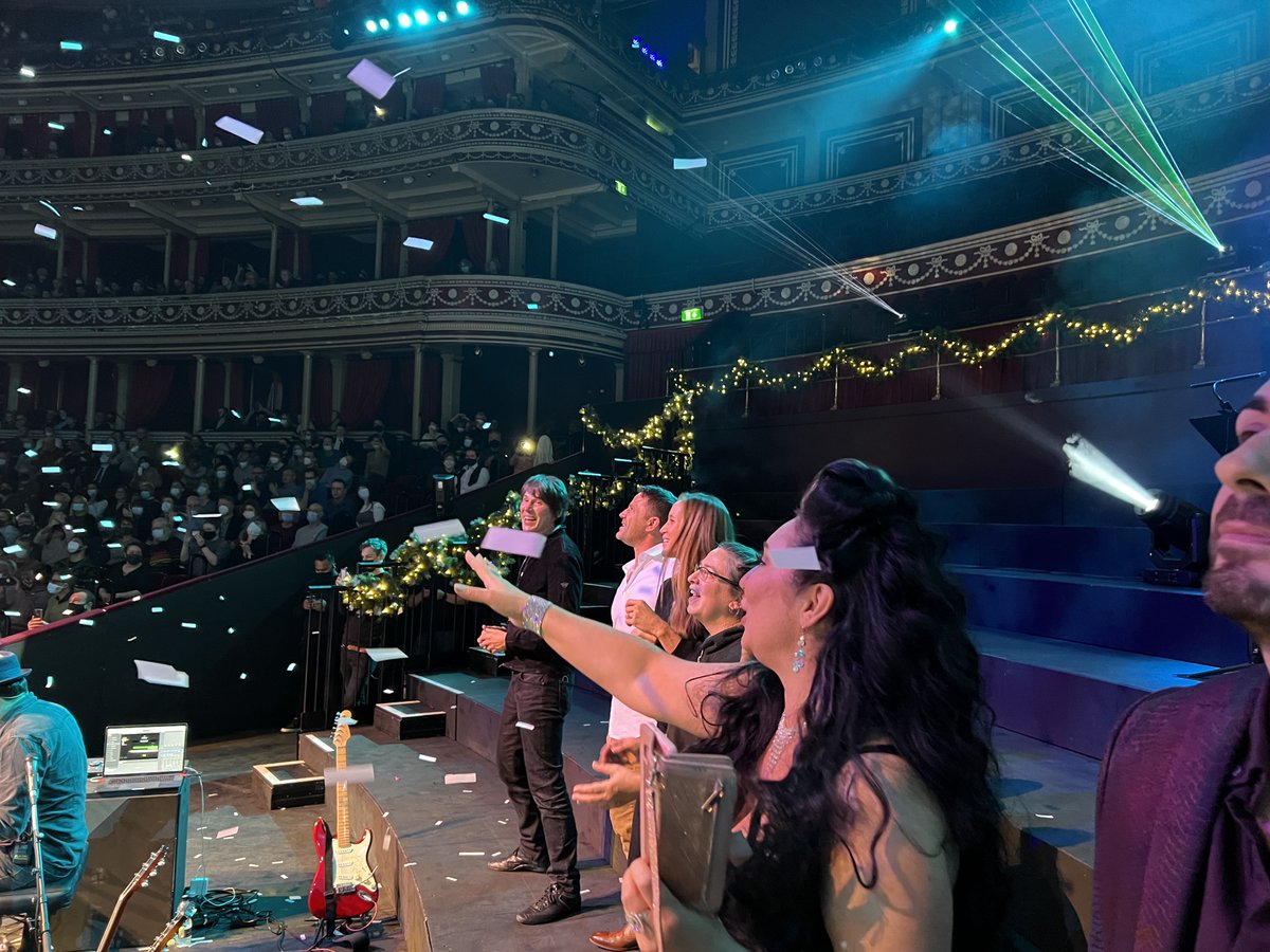 anilkseth's tweet photo. Well wow. A wonderful evening being part of #ChristmasCompendium @RoyalAlbertHall w/ @robinince, @ProfBrianCox & so many amazing folk, inc @helenczerski @thenitinsawhney @jimalkhalili Chris Jackson @Helenglovergb & ending w/ us all singing Fairytale of NY with Boy George 🤯 https://t.co/GXnYmw4SWS