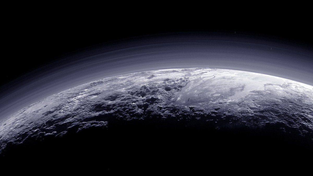totalspace360's tweet photo. An incredible look at the surface of Pluto captured by NASA’s New Horizons spacecraft! https://t.co/qPNVh5Vxt8