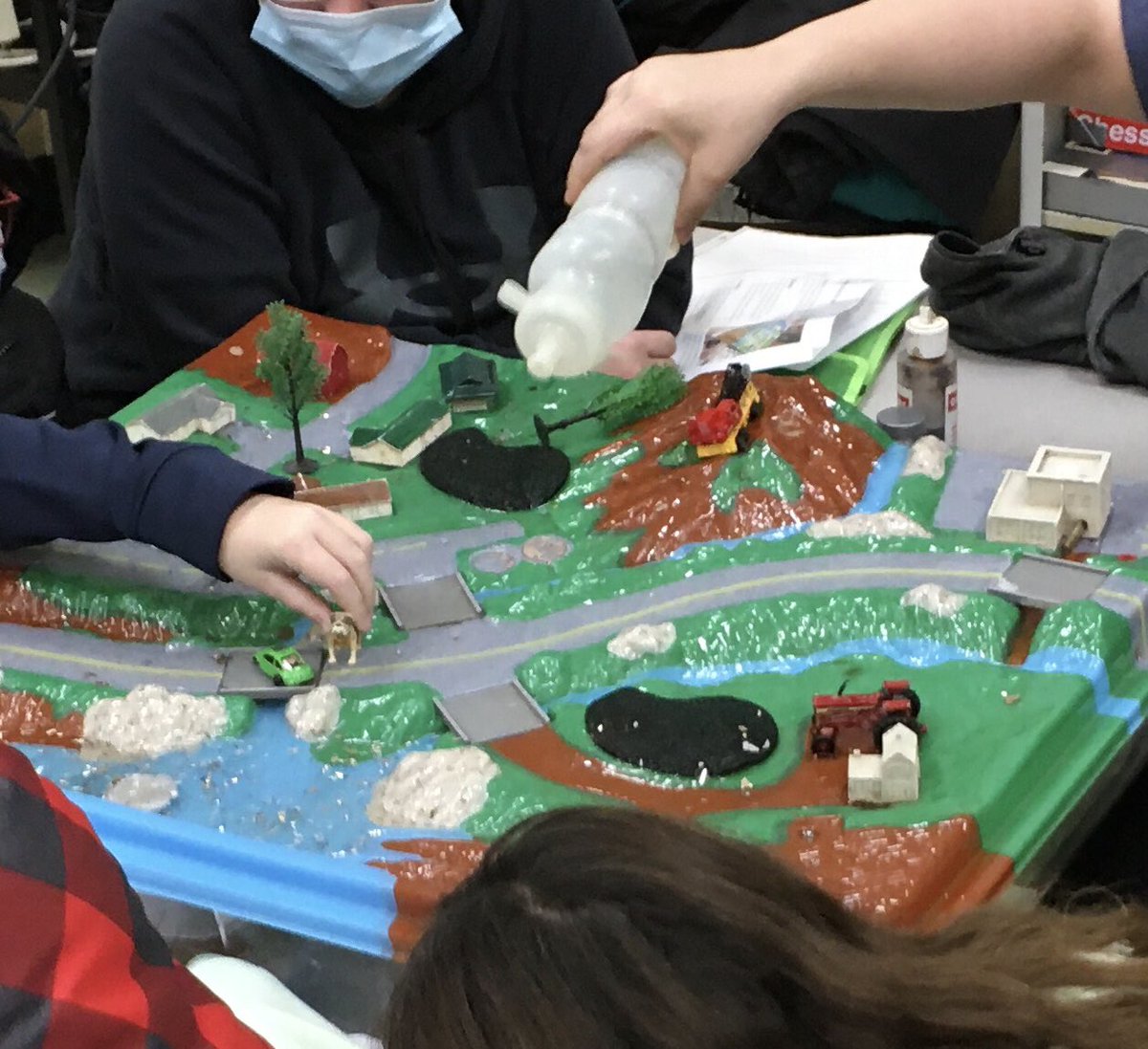 HRDandFNSPtuck's tweet photo. Fun and interactive visit from @SSCoastwatch with HRD grade 5 today!  Great connections to our own Merrimack Valley systems!  Thank you to staff, students, SSCW, volunteers, and to @merrimacpto for sponsoring this visit! @pentucketsci @LMMerrimac @pentucketteach https://t.co/jg4opS6C3L