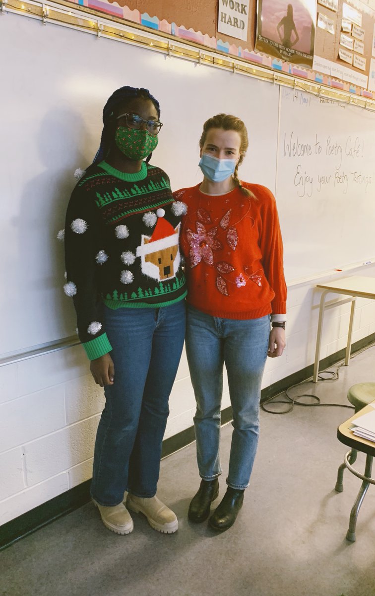 JuliaGummo's tweet photo. Holiday cheer with my #psIII pal @Missbiglin1 🎄✨🎅🏽 https://t.co/C6xK0b5iZH