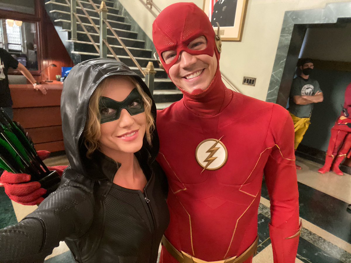 Kat_McNamara's tweet photo. HOLY SMOAKS AND HOLD YOUR QUIVERS! One hour til #TheFlashArmageddon part 5! 🏹⚡️💚

@CW_TheFlash @TheCW @warnerbrostv @DCComics #miasmoak #greenarrow #TheFlash #miaqueen https://t.co/jWNsd5Qpbl