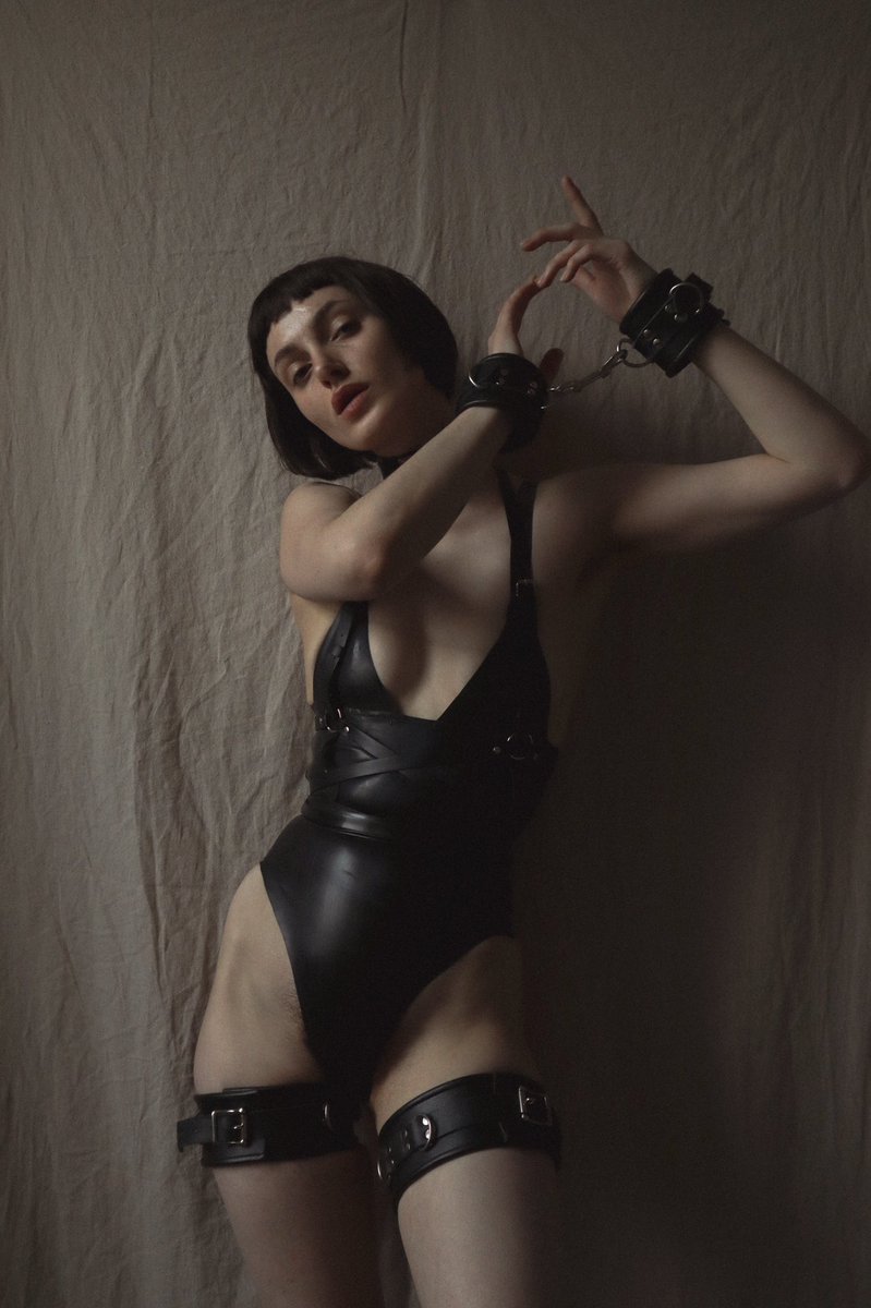 D4isy_L0ve's tweet photo. Bound in rubber https://t.co/9D422vocrU