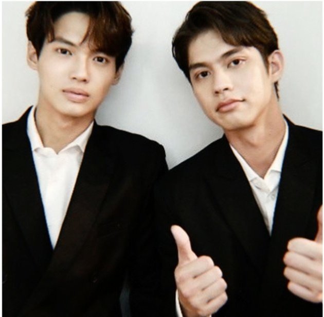 BrightWinPhoto's tweet photo. Good morning
พี่ไบร์ท @bbrightvc
น้องวิน @winmetawin
ขอให้เป็นวันที่สดใสคร้า ตั้งใจทำงานกันคร้า จะได้ดูF4กันแล้ว มีรอยยิ้มนะคะ ให้ความรักอยู่รอบตัวคร้า🤍💚
#GoodmorningBrightWin https://t.co/rxglU1bj8v