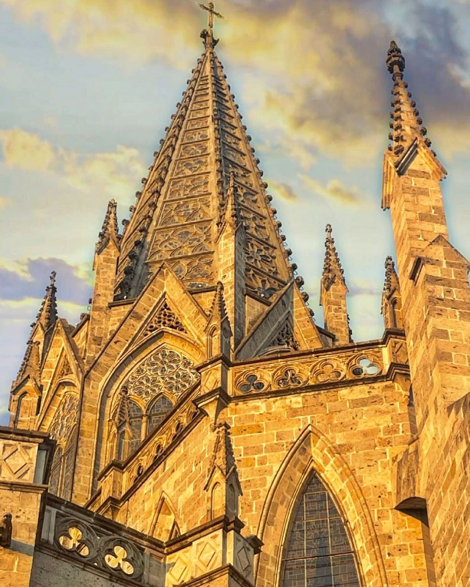 GoToGuadalajara's tweet photo. As Mexico’s second largest city, Guadalajara is the epicenter of Mexican culture, cuisine, architecture, and nightlife. 📷: @ileomadrigal #VisitGuadalajara https://t.co/XJzvVbjZVc