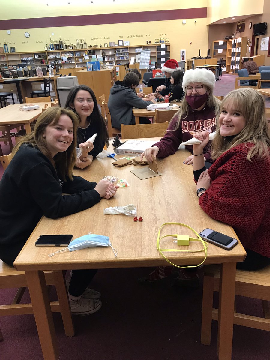 cooperforensics's tweet image. Cooper Speech team celebrating and doing a little team bonding.  Happy Holidays!