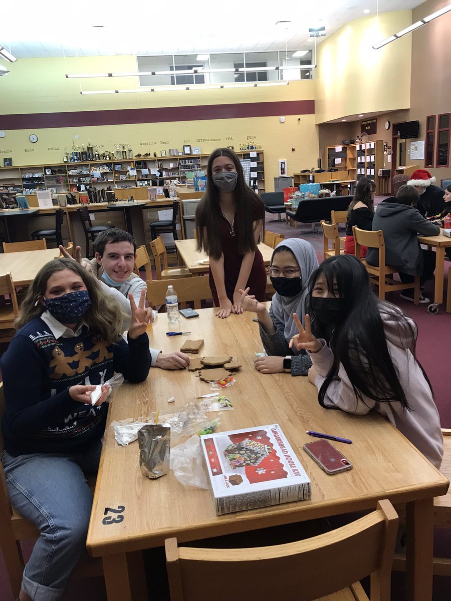 cooperforensics's tweet image. Cooper Speech team celebrating and doing a little team bonding.  Happy Holidays!