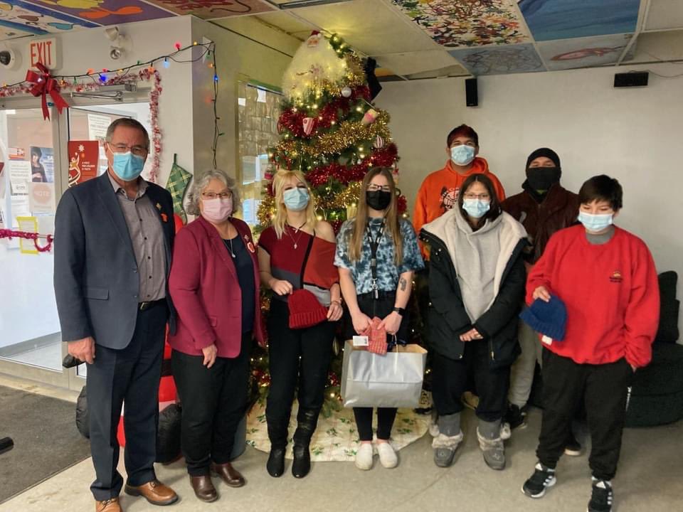 egadzdon's tweet photo. Our honor for the Saskatoon Downtown Youth Centre Inc./EGADZ to accept donated toques from the national Knit-Along project, delivered by Office of the Lieutenant Governor of SaskatchewanHis Honour Lieutenant Governor of Saskatchewan, Russ Mirasty and Her Honour Ms. Donna Mirasty. https://t.co/i7LeadyWrm