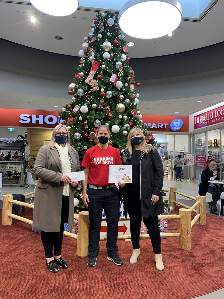 VIREB's tweet photo. VIREB directors Kelly O'Dwyer and Deana Baumel dropped off a $1,000 cheque on behalf of Zone 4 REALTORS® last week. Thanks to our members for their generosity and showing how much @REALTORSCare. ❤️
#GivingBack #HowREALTORSHelp #REALTOR #REALTORS #REALTORSCare https://t.co/1MckJFUtku