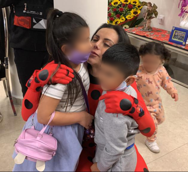 DianaSanchezBar's tweet photo. Al fin de regreso a mi hogar, a pesar de que todavía queda bastante por luchar, hoy solo quiero volver a abrazar a mis hijos y seres queridos.
¡Muchas gracias a todos por su apoyo! https://t.co/FPdWoGiZMq