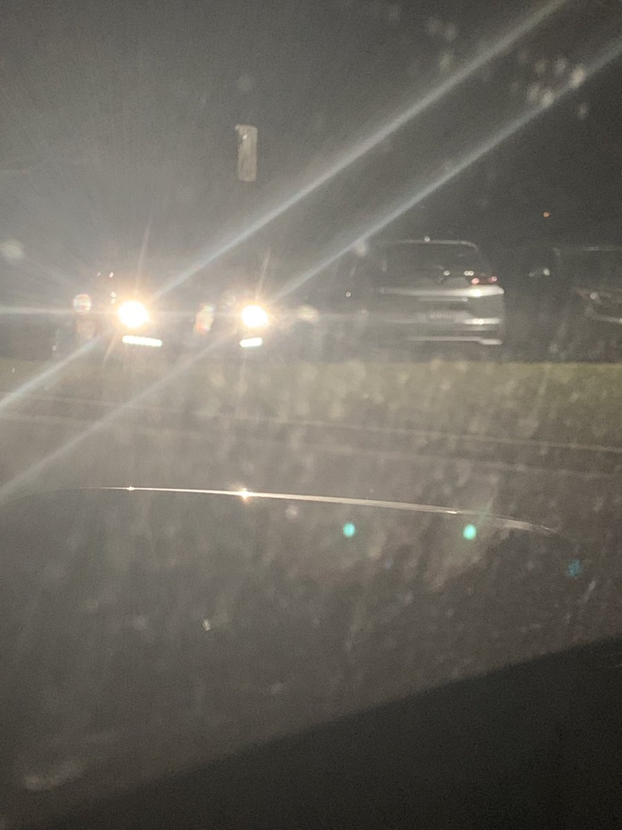exhaustedBS's tweet photo. Got to love the person who sits parked in a parking lot for 20 minutes but keeps those headlights cranking directly into your eyes. #clueless #zeroawareness https://t.co/TIp3C00JbA