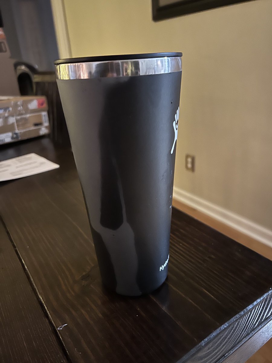 therealzeman's tweet photo. ⁦@HydroFlask⁩ I love my cup but why is the black fading funny? https://t.co/trVHrKlVLa
