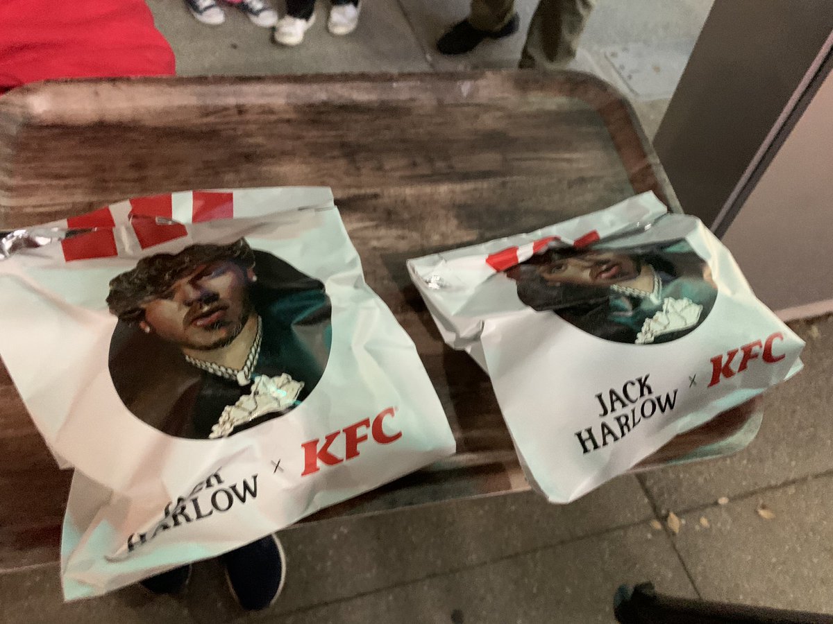MonicaHarkinstv's tweet photo. Yes, that is @jackharlow face on a KFC chicken sandwich bag! 😂👏 @WDRBNews https://t.co/aRQSNyhqGv