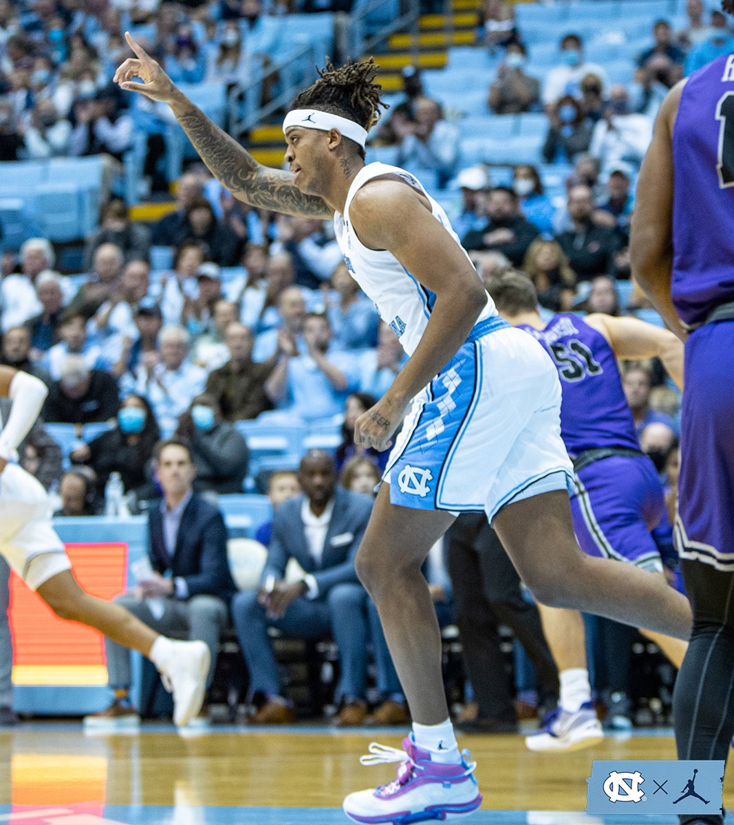 UNC_Basketball's tweet photo. Always point to the passer ☝️

#CarolinaFamily https://t.co/BagZ9aKLP0