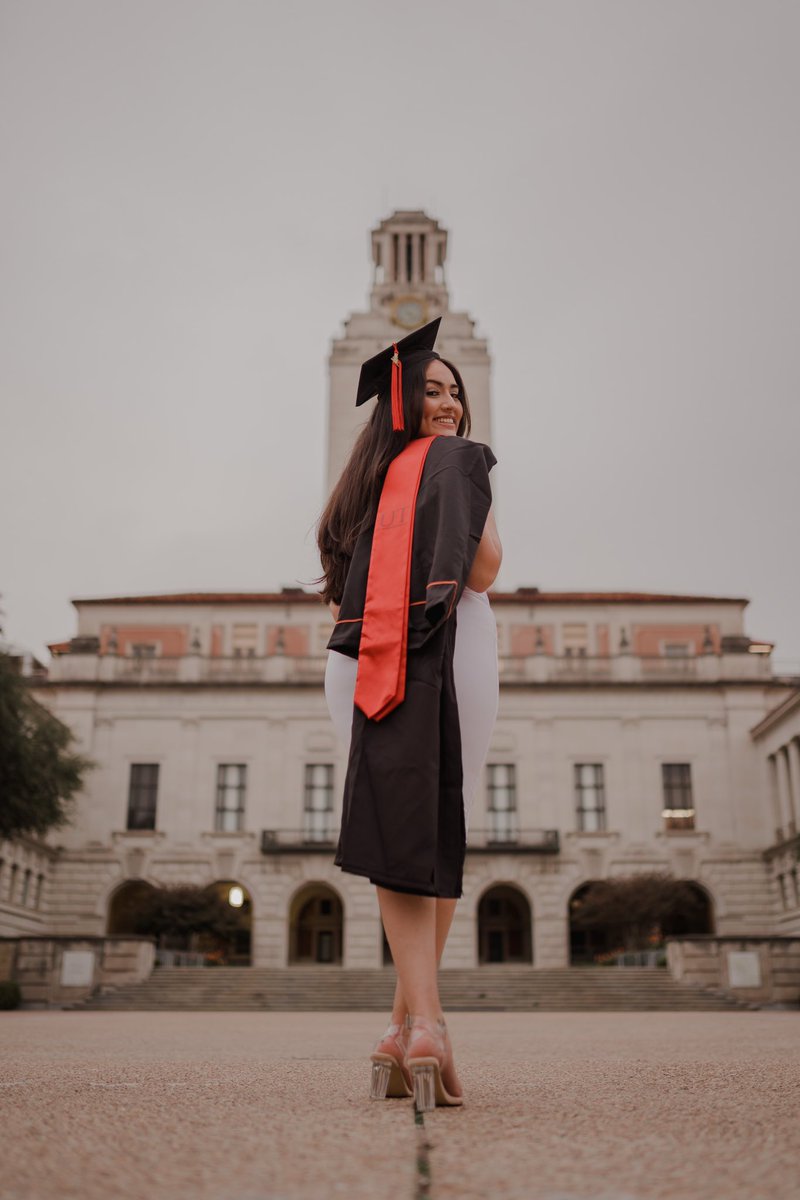 medinanatalie_'s tweet image. A dream come true. 💫🤘🏼🧡

Officially a college graduate from THE University of Texas at Austin.

B.S in Communication and a minor in Journalism ✨

#ut21 #utgrad #moodygrad
📸: @juliancanales