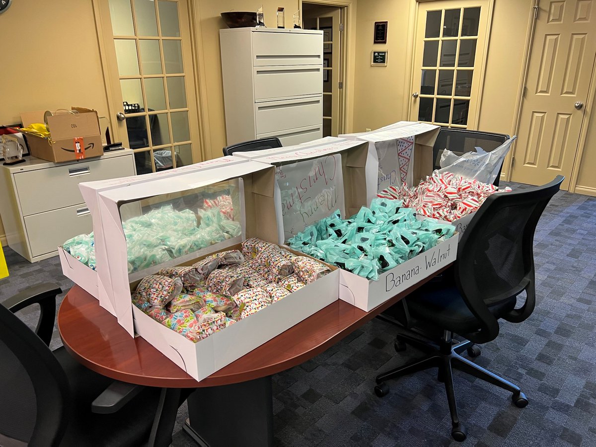 SonitrolKY's tweet photo. We love it when one of our favorite customers shares the holiday spirit by bringing by home-baked goodies that he &amp; his family make for us. He does it to show his appreciation for all our team’s effort for them. What a great way to celebrate the season! https://t.co/CMUlgBNuS4