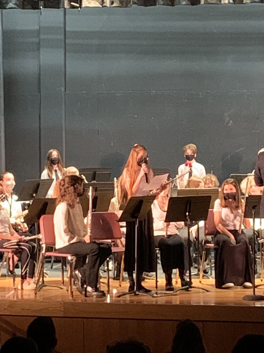 jmannion4C's tweet photo. Live music to celebrate the holidays ⁦@MendonUptonRSD⁩ courtesy of the #Miscoe grade 7 band! https://t.co/XcfH0ZdmCz