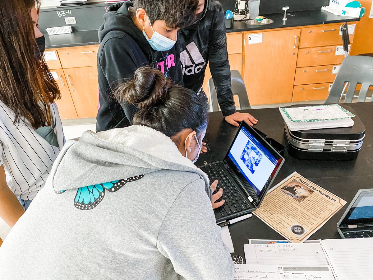 finnegan54321's tweet photo. DNA Breakout EDU in action in Ms. Hess and Ms. Reyes’ class! Solving clues one lock at a time. Thank you, Librarian Buffi, for creating this learning opportunity for our 7th grade Science classes! #dnacodes @4FeatherH @SterlingMiddle1 https://t.co/8FhCCYhaLt