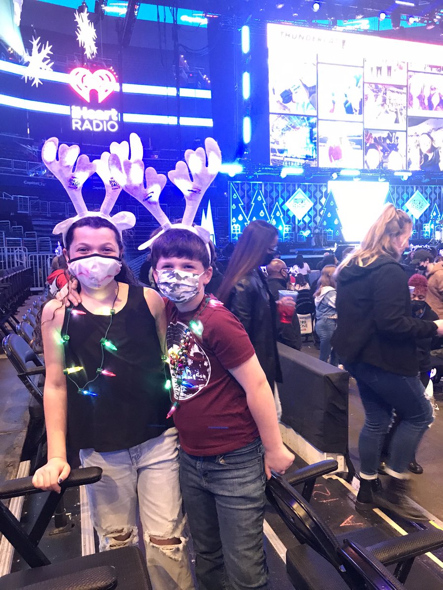 AllisonEhrlich's tweet photo. Let’s do this #hot995jingleball https://t.co/U7j9Hu4TzF