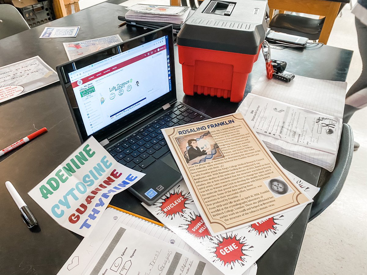 finnegan54321's tweet photo. DNA Breakout EDU in action in Ms. Hess and Ms. Reyes’ class! Solving clues one lock at a time. Thank you, Librarian Buffi, for creating this learning opportunity for our 7th grade Science classes! #dnacodes @4FeatherH @SterlingMiddle1 https://t.co/8FhCCYhaLt
