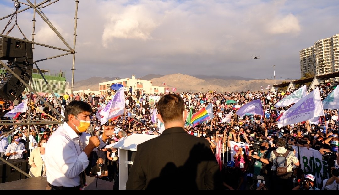 Hoy mi jefa de campaña @izkia en Temuco y yo en Antofagasta. Gracias Chile por el cariño. Este domingo la esperanza le gana al miedo y las mentiras. 

Seguimos!