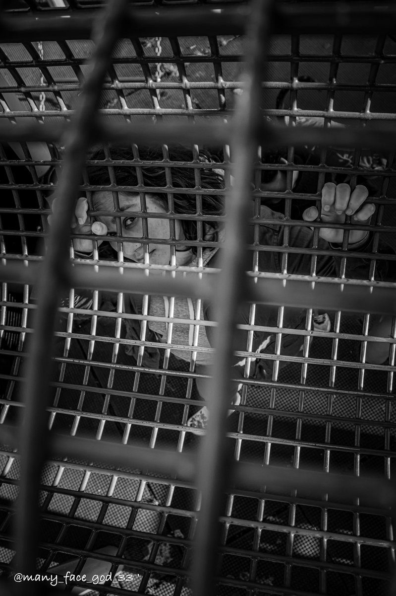 bman3333's tweet photo. #streetphotographer #photographer #NYC #devoepark #blackandwhitephotography https://t.co/NIu4QqCwkT