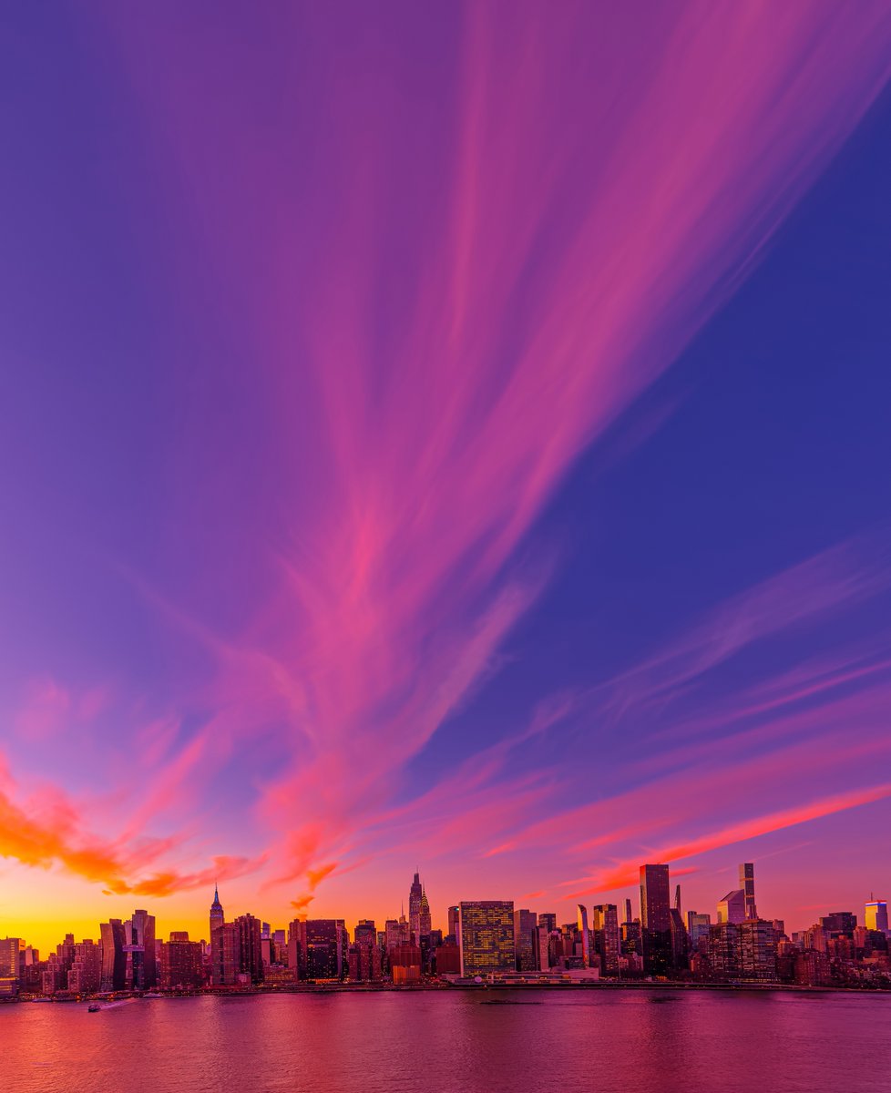 isardasorensen's tweet photo. Fiery pink skies, from #sunrise to #sunset, today in #NYC. https://t.co/wpCuo8yOCc