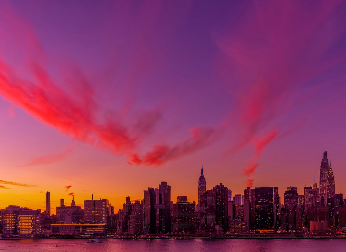 isardasorensen's tweet photo. Fiery pink skies, from #sunrise to #sunset, today in #NYC. https://t.co/wpCuo8yOCc
