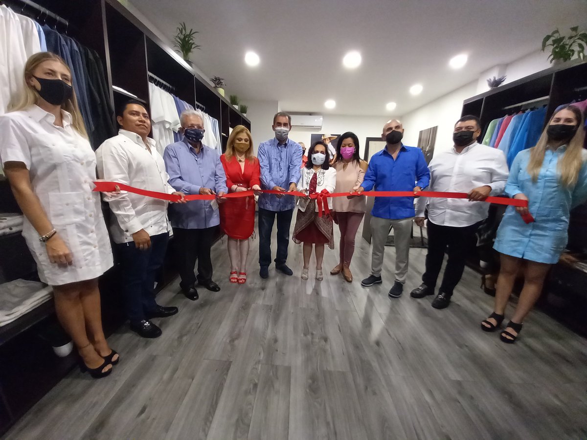 VertienteGloba1's tweet image. La titular de @STYPS_QROO y @SEDEQROO inauguraron la boutique #Blazzer propiedad de Ivan Blazzer producto 100 por ciento yucateco pero estilo panameño en #Cancún
