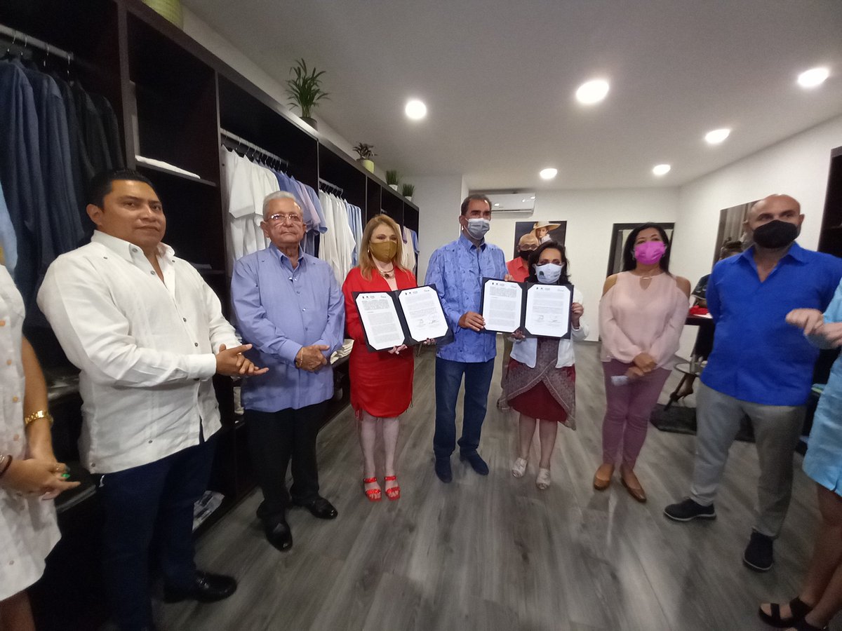 VertienteGloba1's tweet image. La titular de @STYPS_QROO y @SEDEQROO inauguraron la boutique #Blazzer propiedad de Ivan Blazzer producto 100 por ciento yucateco pero estilo panameño en #Cancún