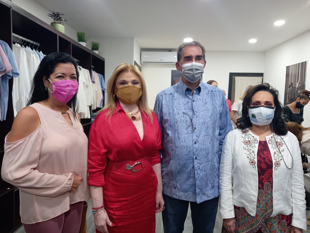 VertienteGloba1's tweet image. La titular de @STYPS_QROO y @SEDEQROO inauguraron la boutique #Blazzer propiedad de Ivan Blazzer producto 100 por ciento yucateco pero estilo panameño en #Cancún