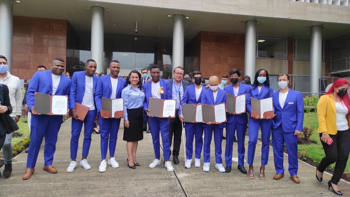 luciaplacencia_'s tweet photo. #Asamblea #Nacional Reconocimiento a los deportistas que participaron en los Juegos Olímpicos y Paralímpicos Tokio 2020, #SonGrandes. Felicitaciones https://t.co/KZtMZGmRHH