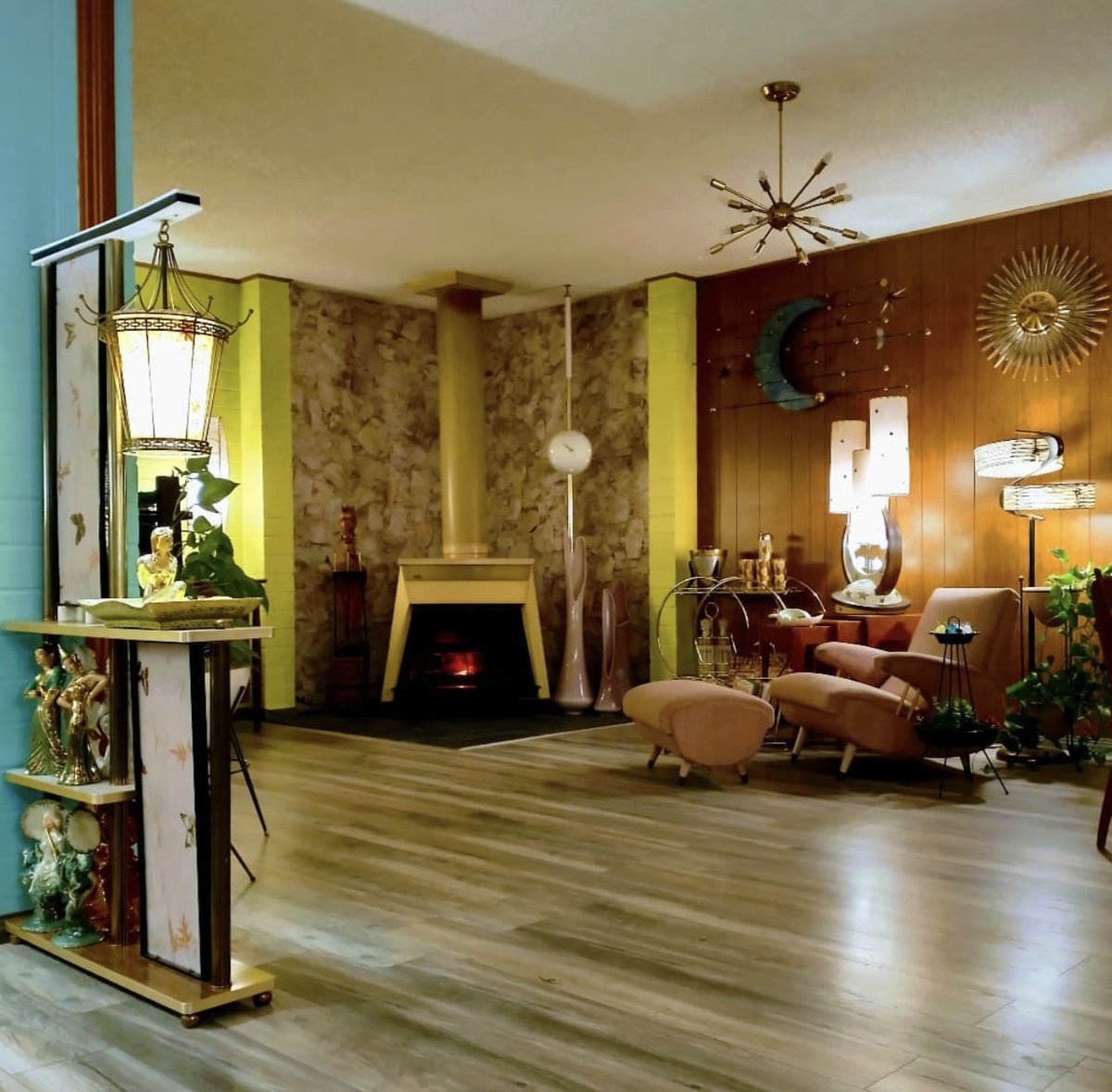 andrearealtorLA's tweet photo. Would you at that fire place, I mean the whole room is so nice, it's got some character!
📸 @emily_twirls
#andreamillerrealty #larealtor #1950shome #50shome #1950satomic #50satomic #atomic50s #atomicranch #atomic #midcenturymodern #midcentury #midcenturydecor https://t.co/5smnIsJfzu
