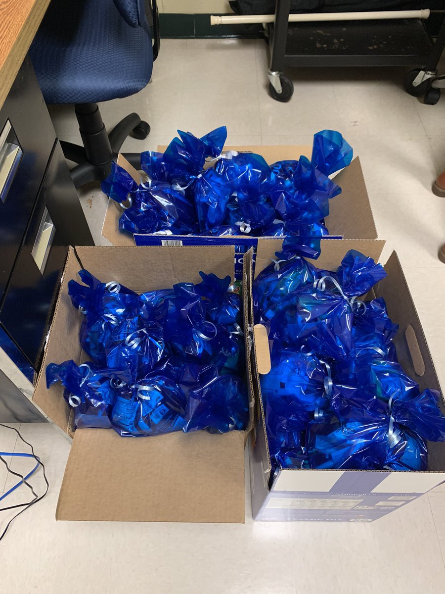 SPREADING HOLIDAY SPIRIT! Thanks River Bank and Trust for adopting one of our <a href="/DicksonTigers/">E.R. Dickson Tigers</a> families and presenting them with gifts and a gift card. Thanks for the treats for the staff! <a href="/MobilePublicSch/">MobilePublicSchools</a> #caring
