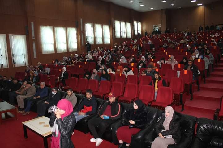 FshsUniv's tweet photo. 🔴#جا��عة محمد البشير الابراهيمي برج بوعريريج l
🔴#الأستاذ بوعزة بوضرساية يشرف على احياء ذكرى مظاهرات 11 ديسمبر  1960 بقاعة المحاضرات عبد الحميد بن هدوقة والتي نظمها التضامن الوطني الطلابي ، اليوم الاثنين بإقامة معرض للكتاب ومداخلات تاريخية قدمها أساتذة جامعيون في التاريخ https://t.co/6TfuJobXXR